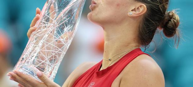 九游-包含阿扎伦卡在巴塞罗那比赛中大胜，挺进下一轮引发热议！的词条